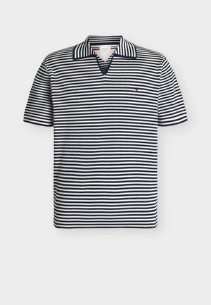 Korte mouw navyblauw en wit horizontaal gestreept gebreid poloshirt met open kraag en klein logo op de linkerborst.