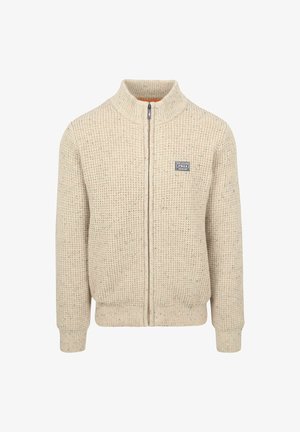 Beige gestrickter Reißverschluss-Pullover mit hohem Kragen, gerippter Textur und einem kleinen Logo-Patch auf der linken Brust. Mit kontrastierender orangener Innenseite.