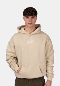 Felpa beige con grande tasca frontale, cappuccio con lacci e scritta bianca "CRYSTALPARIS" sul petto. Tessuto morbido con polsini a coste.