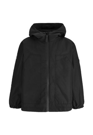 Czarna kurtka przeciwdeszczowa z kapturem, przednim zamkiem błyskawicznym, elastycznymi mankietami i dwoma płaskimi kieszeniami z przodu.