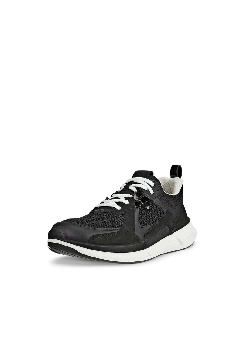 Czarne sportowe sneakersy o cholewce z siateczki i syntetycznego materiału. Posiadają białe sznurówki, wyściełany kołnierz oraz gumową podeszwę z teksturowanymi akcentami.