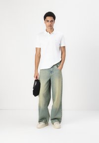 Abercrombie & Fitch 5-Pack Textured Icon Don't Sweat It Polos - Poloskjorter - white/rock ridge/sedona sage/heather grey/black