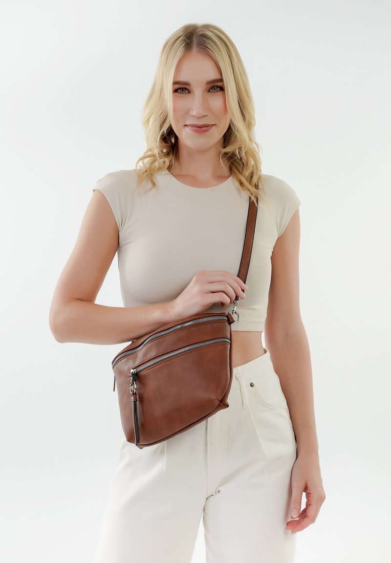 Tamaris UMHÄNGE MELISSA - Schoudertas - cognac