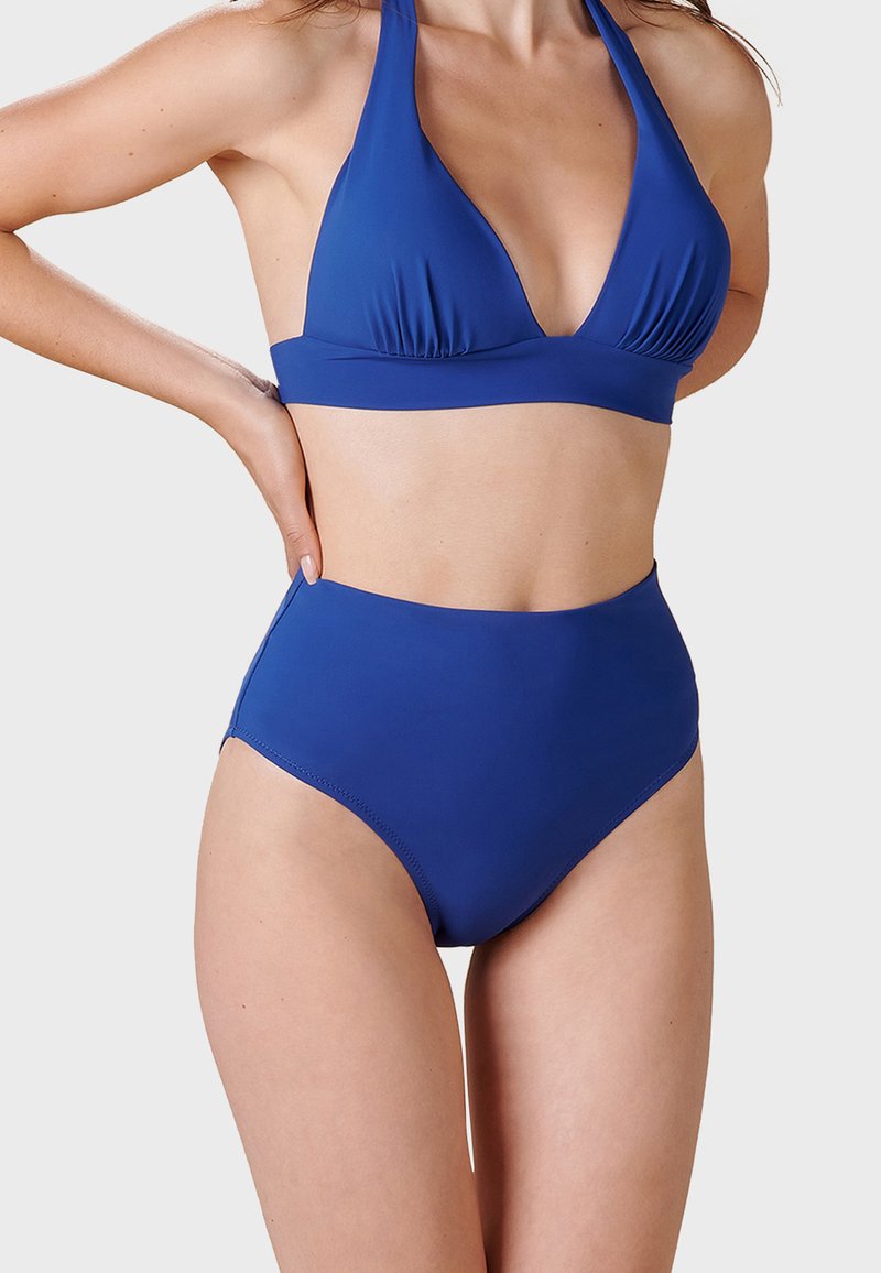 Blå bikiniuppsättning med en halterneck-topp med djup V-form och högmidjade byxor. Slät tyg med minimal sömdetalj.