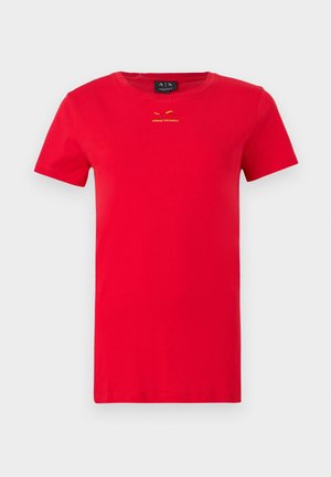 Sarkana kokvilnas t-kreklu ar apaļu kaklu, īsām piedurknēm un mazu dzeltenu "Armani Exchange" logo uz krūšu daļas. Gluda tekstūra.