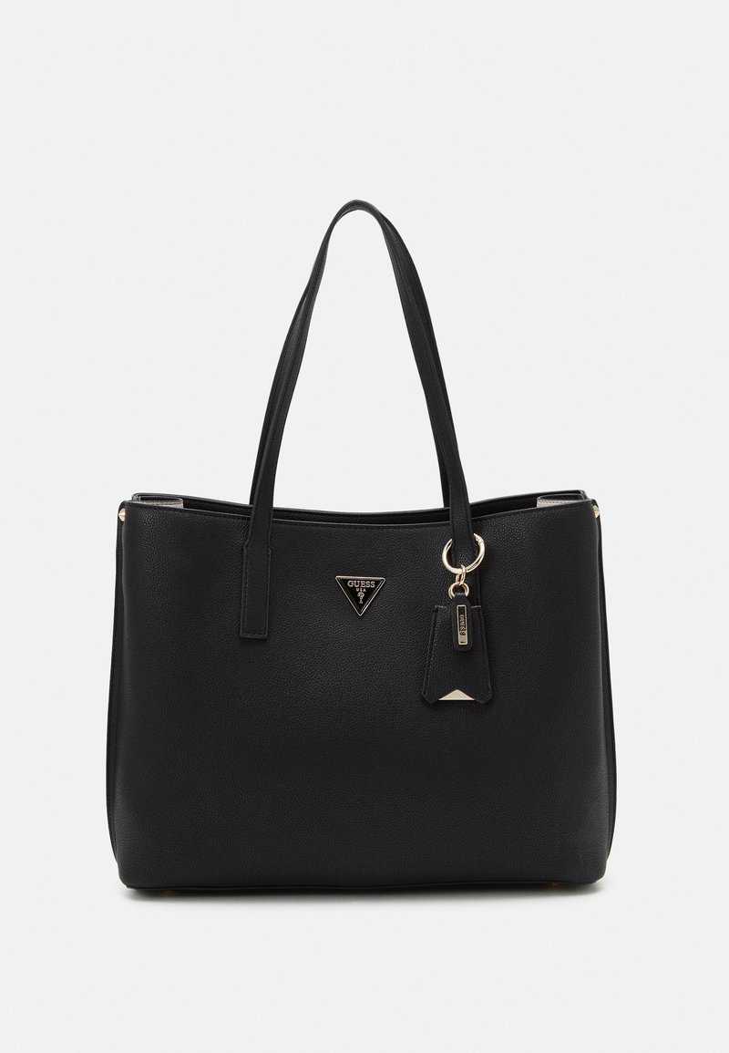 Sort tote taske lavet af tekstureret læder, med dobbelte håndtag, guld hardware og et hængende tag med et triangel-logo.