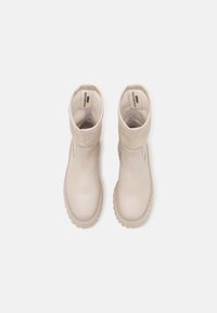 Bronx GROOV-Y - Botas de tornozelo com plataforma - winter white