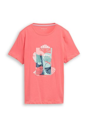 Koraļļu rozā īsroku T-krekls ar apaļu izgriezumu un abstraktu ziedu rakstu zilās, baltās un koraļļu krāsas formās priekšējā centrā.