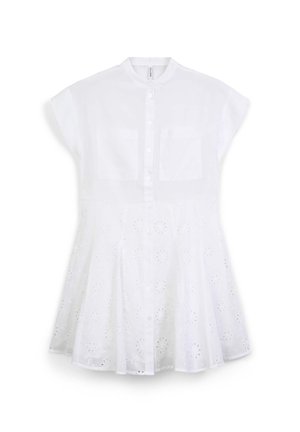 Robes blanches avec col mandarin, manches courtes, fermeture à boutons sur le devant et découpes florales brodées sur l'ourlet de la jupe.