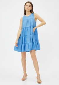Koton CREW NECK SLEEVELESS TIERED MINI  - Vapaa-ajan mekko - blue