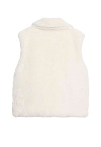 Vitt ärmlöst linne gjort av mjukt, fluffigt material med en subtil krage, med en slät textur utan synliga knäppningar eller mönster.