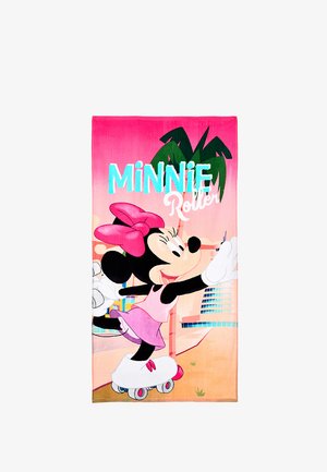 Minnie Mouse rolschaatst vrolijk buiten, draagt een roze jurk en strik, met palmbomen en gebouwen op de achtergrond.