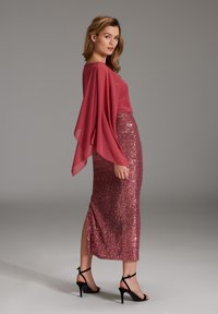 Swing SWING - Mantella - dark red