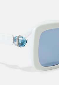 Thumbnail Image 5