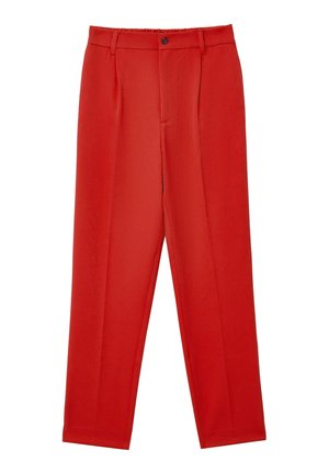 Pantaloni rossi realizzati in tessuto liscio, caratterizzati da una silhouette strutturata, una pinces centrale e una chiusura a un bottone in vita.