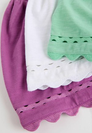 Love & Roses, REGULAR FIT - SCALLOP V-NECK T-SHIRTS 3 PACK  . - Nyomott mintás póló - x purple aqua and ivory