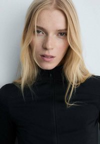 Mango Poletna jakna - black