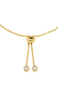Collana in oro con una perla centrale rotonda e due fili pendenti, ciascuno terminante con una pietra trasparente circolare. Texture liscia, finitura lucida.