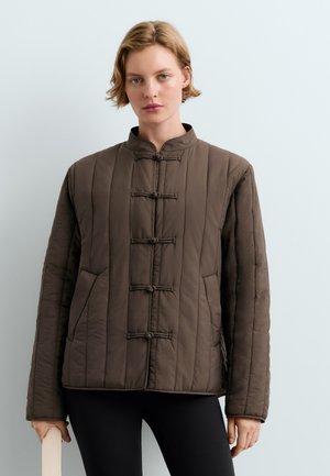 OYSHO, SHORT BOXY FELLEX® AEROGEL PADDED JACKET - Jas - brown