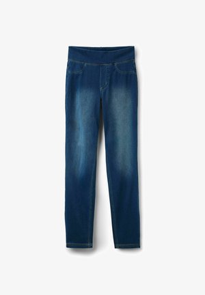 Blaue Jeanshose mit glatter Textur, elastischem Bund und Taschen-Dekoration auf der Vorderseite. Verwaschenes Design an den Knien.