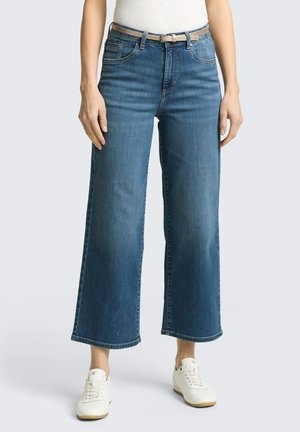 NELMA STRETCH MIT GÜRTEL - Flared Jeans - clean mid stone blue denim