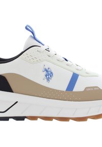 Bílá teniska s béžovými a černými doplňky, modrým logem, texturovaným svrchním materiálem, šněrováním a tlustou kontrastní gumovou podrážkou.