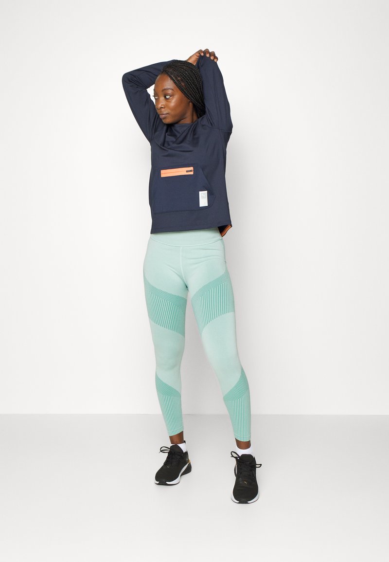 Damen Sportbekleidung | Puma RUN FIRST MILE MIDLAYER Sport T-shirt parisian night/dunkelblau - HT60842 Damen Sportbekleidung | Puma RUN FIRST MILE MIDLAYER Sport T-shirt parisian night/dunkelblau - HT60842
