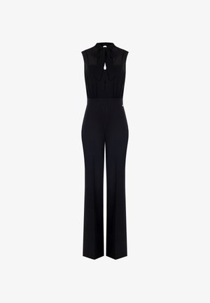 Tuta nera con design senza maniche, collo alto e dettaglio a fiocco. Presenta una vita aderente e pantaloni a gamba larga per una silhouette slanciata.