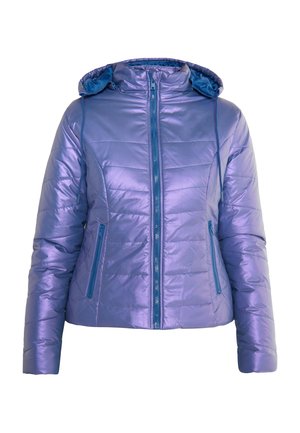 Giacca a vento viola con finitura lucida, chiusura con zip frontale, cappuccio regolabile e tasche laterali. Design imbottito con accenti blu a contrasto.