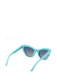 Ochelari de soare turcoaz cu o formă retro, tip cat-eye. Dispun de lentile întunecate cu un gradient și rame din plastic neted. Accente pe tempă.