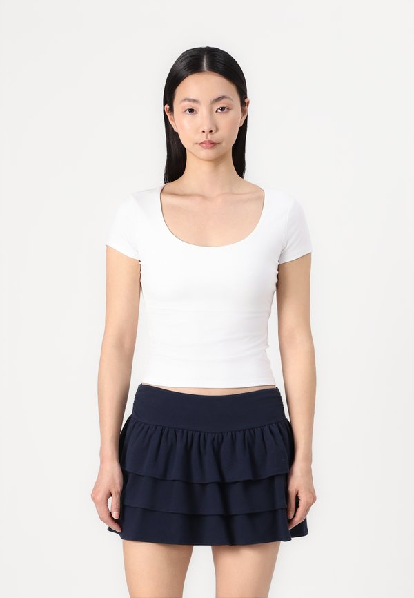 FLAT SCOOP - Basic T-shirt