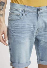 Blend BHDENIMSHORTS SLIM/ REGULAR FIT - Kratke hlače od trapera - denim light blue