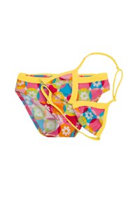 Zestaw bikini z wielokolorowymi wzorami kwiatowymi na syntetycznej tkaninie, z żółtymi ramiączkami i wykończeniem; zawiera stanik w kształcie trójkąta oraz majtki.