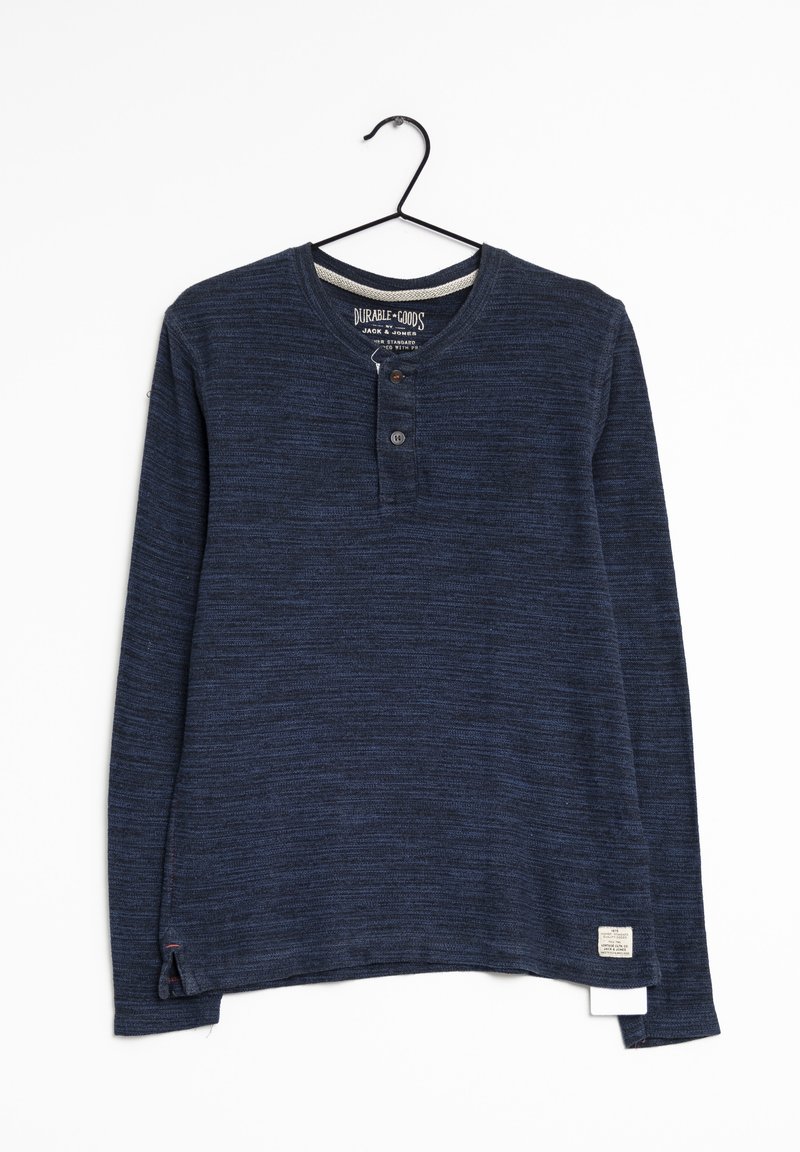 Námořnická modrá dlouhá halenka henley s texturovanou látkou, dvojitým knoflíkovým zapínáním a bočními rozparky na spodním okraji. Obsahuje označení značky na dolní straně.