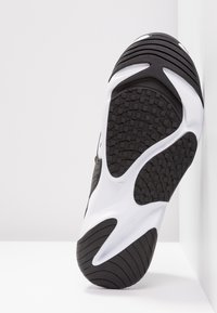 Nike Sportswear Zoom 2k Trainers White Black White Zalando Co Uk