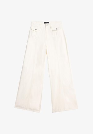 Pantalon large crème taille haute avec fermeture avant à boutons et deux poches à rabat avec boutons sur le haut devant.