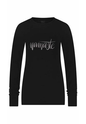 Zwarte langekie t-shirt gemaakt van zachte stof, met een zilveren cursieve "namaste" uitstraling op de borst. Klassieke ronde halsstijl.