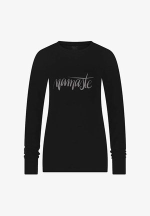 Schwarzes Langarm-T-Shirt aus weichem Stoff, mit einem silbernen, geschwungenen "namaste"-Design auf der Brust. Klassischer Rundhalsausschnitt.