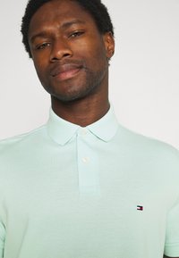 Tommy Hilfiger REGULAR - Polo - oxygen