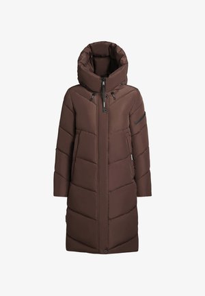 Garš brūns siltināts ziemas mētelis ar augstu apkakli, regulējamu kapuci, priekšējo rāvējslēdzēju un kabatu uz piedurknes.