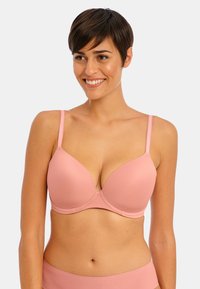 Soutien-gorge rembourré rose clair avec armatures, en tissu lisse, bretelles réglables et un design plongeant. Sans couture avec un style minimaliste.