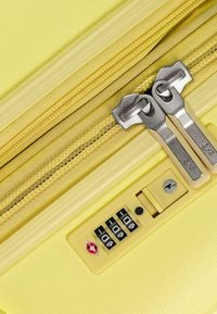 Heys Trolley - yellow