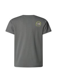 Camiseta de manga corta gris oscuro con un pequeño globo geométrico amarillo-verde y el logo de "The North Face" en la parte superior izquierda de la espalda.