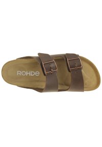 Sandalo scivoloso in pelle marrone con due cinturini regolabili e fibbie in metallo. Soletta morbida con texture scamosciata color beige chiaro. Logo stampato nella parte superiore.