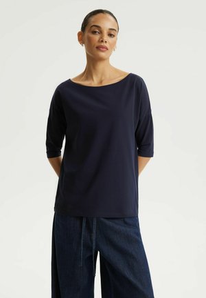 - Bluzka z długim rękawem