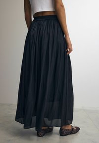 Next TALL - REGULAR FIT - Maxisukňa - black