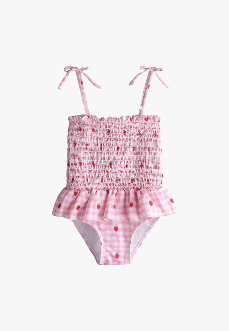 Maillot de bain rose pour tout-petit avec haut smocké, bretelles à nouer aux épaules, taille à volants et imprimé fraises rouges sur tissu vichy et uni.