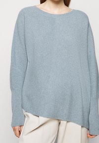 Repeat Sweter