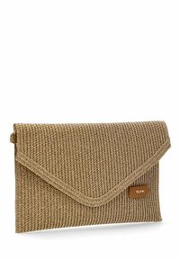 Bolso de mano rectangular hecho de tela trenzada texturizada en color tostado. Cuenta con un cierre de solapa y una pequeña etiqueta de cuero con la marca en la parte frontal.