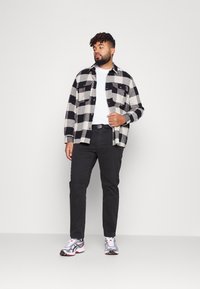 Calvin Klein GARMENT BELT - Chinos - black
